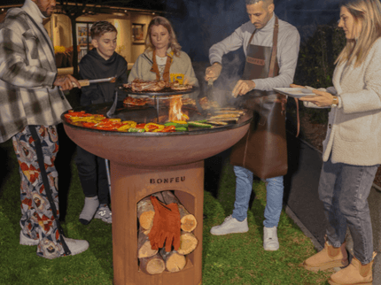 BonFeu BonBiza XL barbecue open sokkel sfeerfoto met eten
