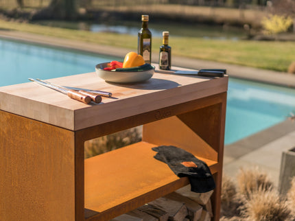 Quoco Tavolo large pro corten met groente en handschoenen