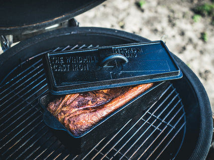 The Windmill Loaf 'n Bread Dutch Oven op grill