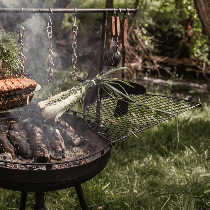 Barebones Cowboy Fire Pit Grillrooster 30′