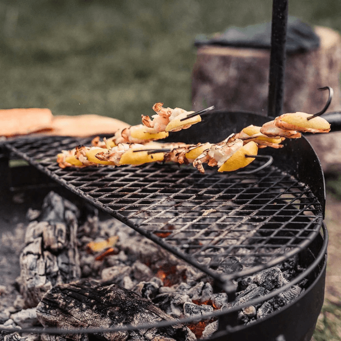 Barebones Cowboy Fire Pit Grillrooster 30′