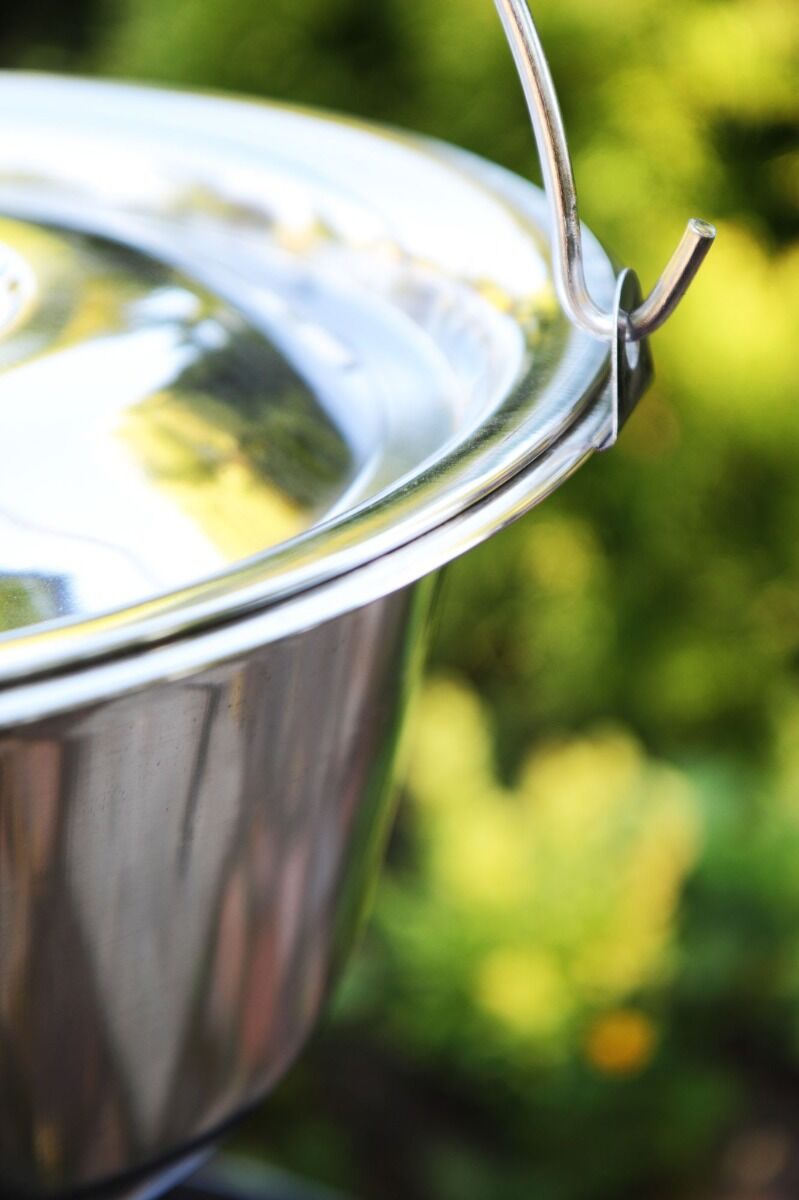 CookKing Driepoot 180 cm met RVS Kookpot 10 L CookKing Driepoot 180 cm met RVS Kookpot 10 L