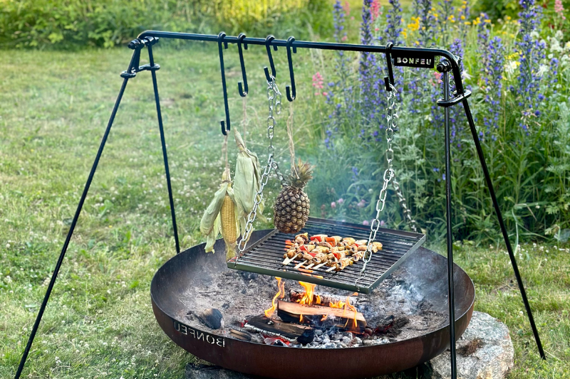 koken op een vuurschaal}