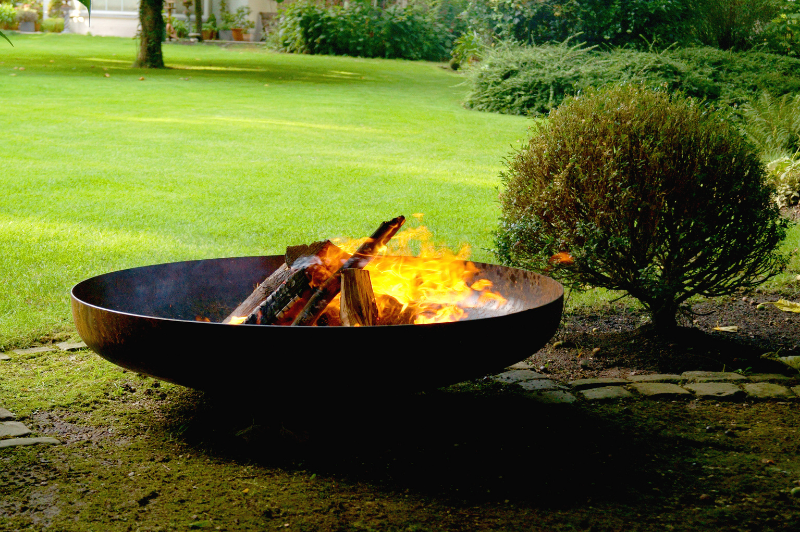 Mag een vuurschaal in de tuin? Regels & veiligheid in Nederland
