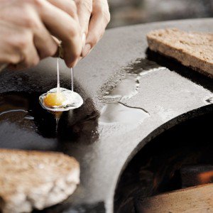 Buitenkoken met de OFYR vuurschaal barbecue