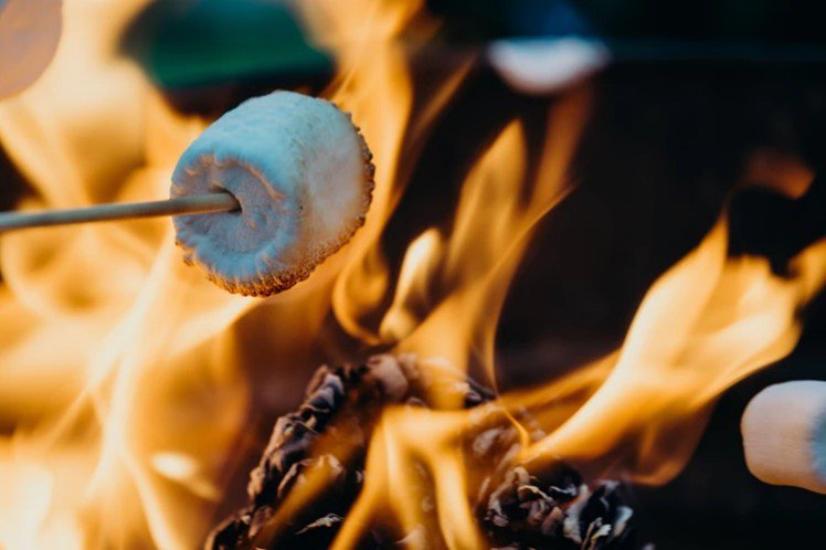 Marshmallows roosteren op de vuurkorf als herfsttip